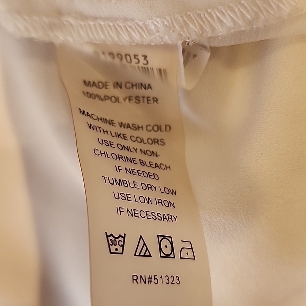 Vince Camuto - Flowy White Blouse - Picture 8 of 9